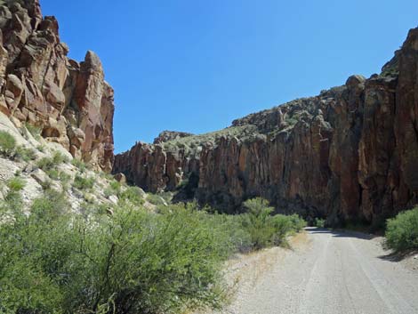 Valley of Faces Road