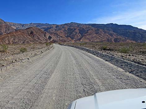 Mosaic Canyon Road