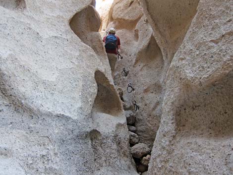 Mid Hills to Hole-in-the-Wall Trail